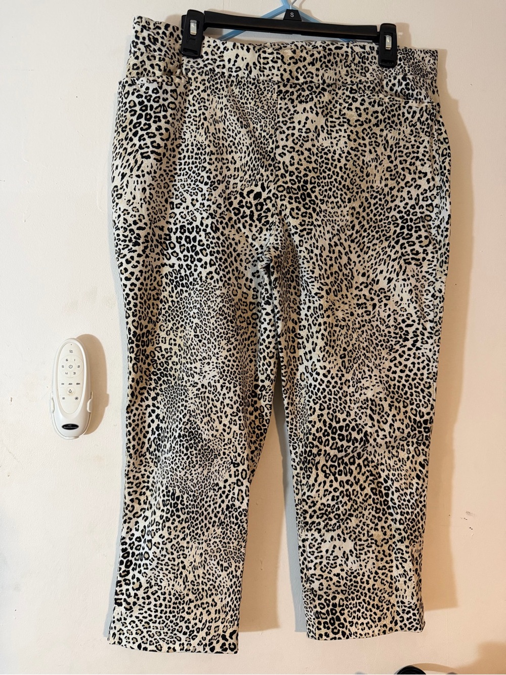 Chico's Black & Cream Leopard Print Cropped Pants size 14 (2.5)